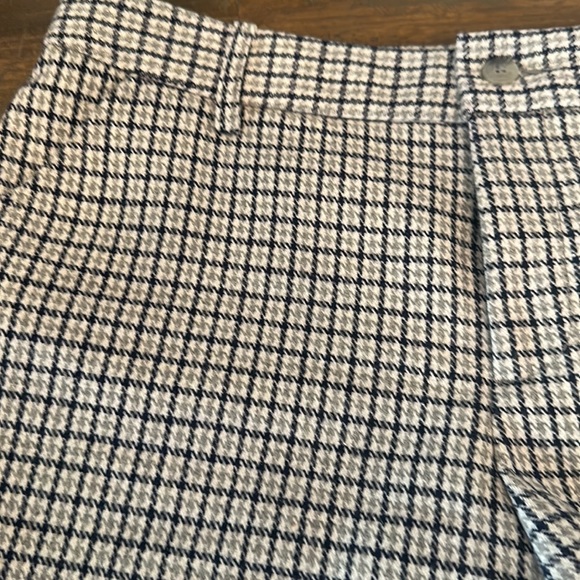Size 4 - GAP - wool blend shorts, plaid - grey/blue 4 pockets, lined inside EUC - Picture 2 of 6